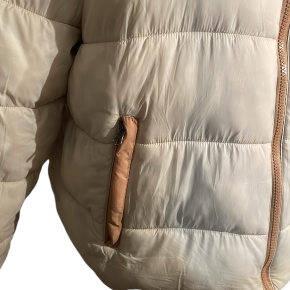 Time and Tru women’s tan and cream puffer coat.  Size 1X. - Picture 3 of 12